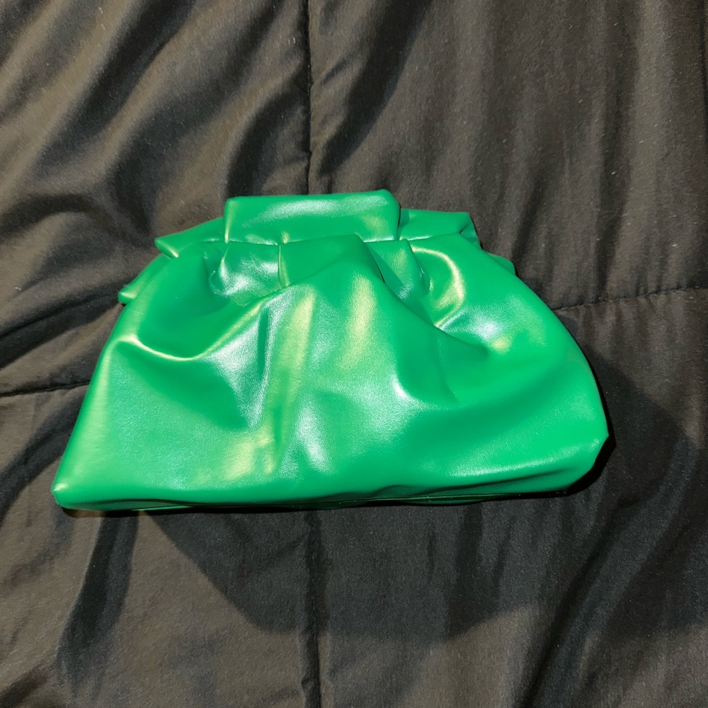 Ruched design shoulder bag